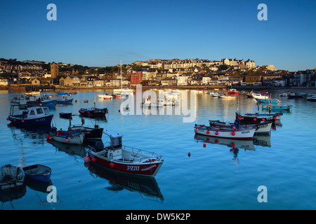 St Ives Harbour all'alba, St Ives, Cornwall Foto Stock