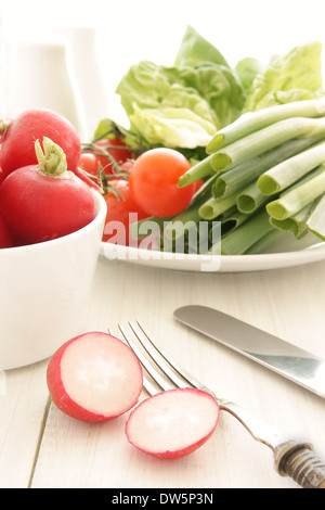 Insalata su un pranzo estivo tabella Foto Stock