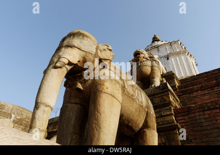 Sculture di elefante in Durbar Square, Bhaktapur, Nepal Foto Stock