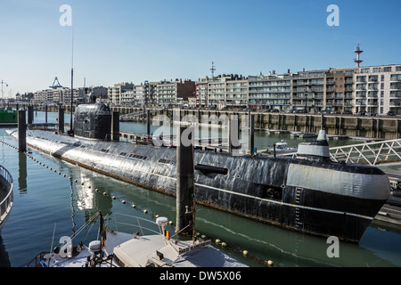 Il russo diesel-elettrico sommergibile B-143 / U-480 Foxtrot tipo 641 presso il lungomare marittimo del Parco a Tema di Zeebrugge, Belgio Foto Stock