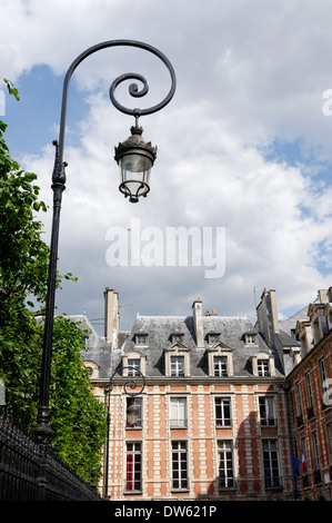 Edifici in Place des Vosges, Parigi Foto Stock