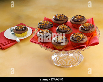 Oro sormontato tortini di cioccolato American home la cottura Foto Stock