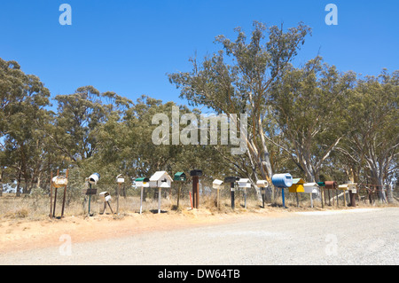 Fila di caselle postali rurali - Nuovo Galles del sud - Australia (vicino Bungonia) Foto Stock