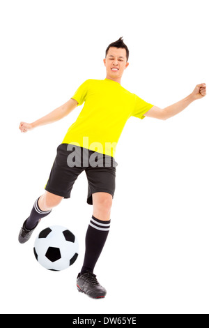 Giocatore di calcio calci palla su bianco Foto Stock