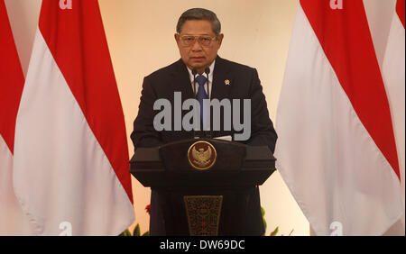 Jakarta, Indonesia. 1 Mar 2014. Il presidente indonesiano Susilo Bambang Yudhoyono parla durante la seconda conferenza di cooperazione tra Asia Orientale paesi per lo sviluppo della Palestina CEAPAD (II) a Jakarta, Indonesia, 1 marzo 2014. Credito: Piscina/Achmad Ibrahim/Xinhua/Alamy Live News Foto Stock