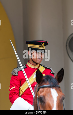 Royal Guard presso il Palazzo Reale di Kuala Lumpur in Malesia. Foto Stock