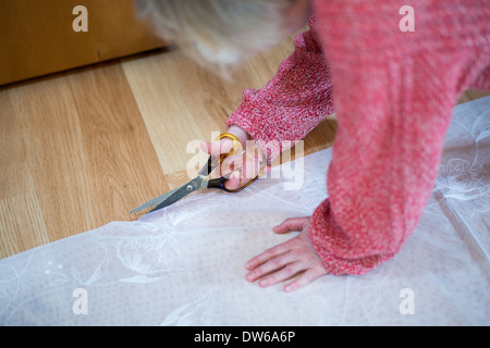 Lavorando da casa, bellissime tende e la notevole tende adattare al lavoro. Foto Stock