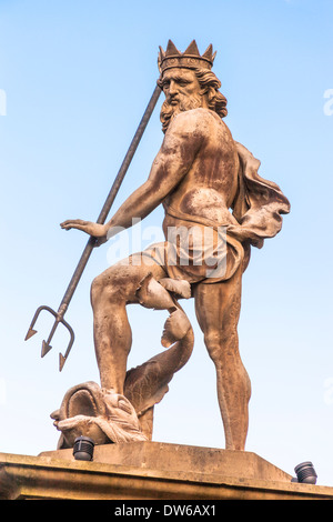 Statua del Nettuno, Market Place, vicino a Silver Street, Durham, County Durham, Inghilterra Foto Stock