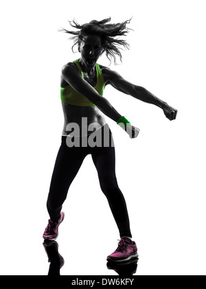 Una donna che esercitano zumba fitness dancing in silhouette su sfondo bianco Foto Stock