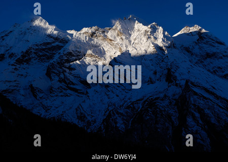 Picco del Ganesh Himal, una sub-gamma di Himalayan mountain range, Nepal. Foto Stock