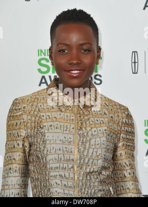 Los Angeles, California, USA. 1 marzo 2014. Lupita Nyong'o che frequentano il film 2014 Lo Spirito indipendente Awards tenutosi presso la spiaggia di Santa Monica a Santa Monica, California il 1 marzo 2014. 2014(Immagine di credito: © D. lunga/Globe foto/ZUMAPRESS.com) Credito: ZUMA Press, Inc./Alamy Live News Foto Stock