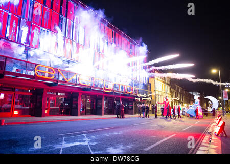 Liverpool, Regno Unito, 1 marzo, 2014. Il Everyman e Playhouse Theatre marionette aprire la nuova costruzione Everyman Theatre. Credito: Peter Carr/Alamy Live News Foto Stock