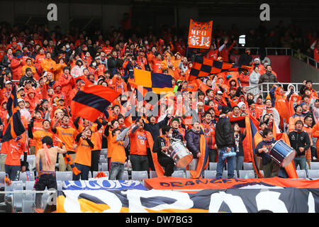 Nissan Stadium, Kanagawa, Giappone. 2 Mar 2014. Omiya Ardija ventole, 2 marzo 2014 - Calcio /Soccer : 2014 J.League Division 1 tra Yokohama f Marinos 2-0 Omiya Ardija al Nissan Stadium, Kanagawa, Giappone. © YUTAKA AFLO/sport/Alamy Live News Foto Stock