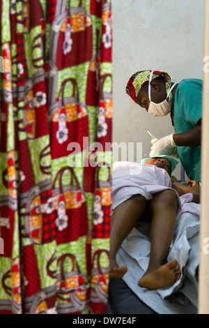 Cura in ospedale di MSF ,Rutshuru,Nord Kiwu ,RDC,Repubblica Democratica del Congo. Foto Stock