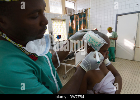 Cura in ospedale di MSF ,Rutshuru,Nord Kiwu ,RDC,Repubblica Democratica del Congo. Foto Stock