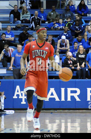 Colorado Springs, Colorado, Stati Uniti d'America. 1 Mar 2014. UNLV guardia, Kevin Olekaibe #3, durante la Mountain West Conference azione tra la UNLV Runnin' ribelli e la Air Force Academy falchi al Clune Arena, U.S. Air Force Academy, Colorado Springs, Colorado. UNLV sconfigge Air Force 93-67. © csm/Alamy Live News Foto Stock