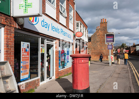 Il giorno Lewis farmacia, Twyford, Berkshire, Inghilterra, GB, UK. Foto Stock