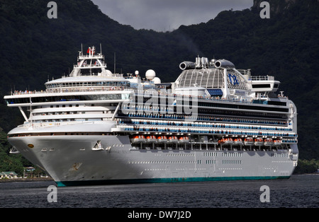 Cruiseship arrivando in Pago Pago port, la capitale di Samoa Americane, Pacific Foto Stock