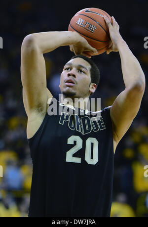 Iowa City, Iowa, USA. 2 Mar 2014. 2 marzo 2014: centro di Purdue A.J. Hammons (20) durante una grande conferenza di dieci gioco di basket tra la University of Iowa Hawkeyes e la Purdue Boilermakers a Carver-Hawkeye Arena a Iowa City, Iowa. Iowa ha vinto, 83-76. Credito: csm/Alamy Live News Foto Stock