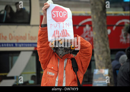 Londra, Regno Unito. 2 Marzo, 2014. Maslenitsa russo festival celebrato in Trafalgar Square Londra 02/03/2013 Credit: JOHNNY ARMSTEAD/Alamy Live News Foto Stock