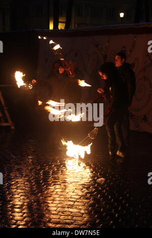 Roma, Italia. 1 marzo 2014. Tempo di Carnevale - Vari artisti sulla Via dei Fori Imperiali street a Roma Italia. Foto Stock