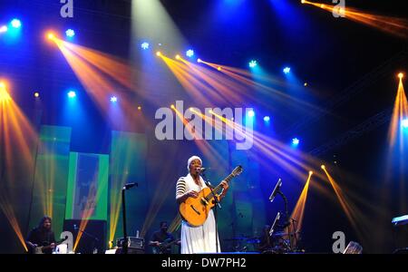 Jakarta, 2 marzo. 28 feb 2014. Us cantante India Arie esegue l'ultimo giorno del decimo anno edizione di Chiara internazionale di Giacarta Java Jazz Festival 2014 a Jakarta, Indonesia, Marzo 2, 2014. Il Chiaro internazionale di Giacarta Java Jazz Festival 2014 sono iniziate il 28 febbraio, 2014. Credito: Zulkarnain/Xinhua/Alamy Live News Foto Stock