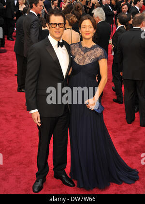 2 marzo 2014 - Los Angeles, California, Stati Uniti - Johnny Knoxville, Naomi Nelson che frequentano la 86annuale di Academy Awards - Gli arrivi presso il Teatro Dolby in Hollywood, la California il 2 marzo 2014. 2014(Immagine di credito: © D. lunga/Globe foto/ZUMAPRESS.com) Foto Stock