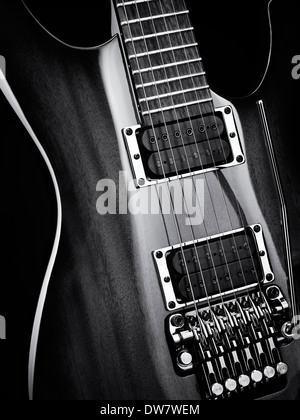 Chitarra elettrica closeup artistico foto in bianco e nero Foto Stock