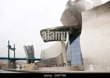 Guggenheim Museum costruito nel 1997 dall architetto canadese Frank Gehry Foto Stock