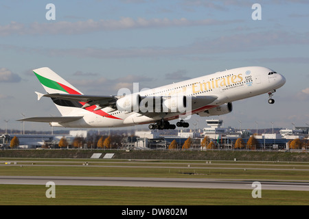 Emirates Airbus A380 Superjumbo con la registrazione A6-EEE Foto Stock