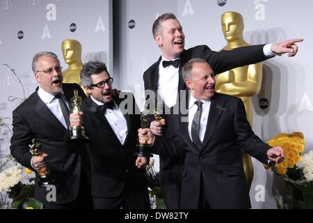 Los Angeles, California, USA. 2 Mar 2014. Skip Lievsay, Niv Adiri, Christopher Benstead e Chris Munro pongono in sala stampa durante l'Oscar al Loews Hotel Hollywood su marzo 2nd, 2014 Hollywood, California, USA. Credito: TLeopold/Globe foto/ZUMAPRESS.com/Alamy Live News Foto Stock