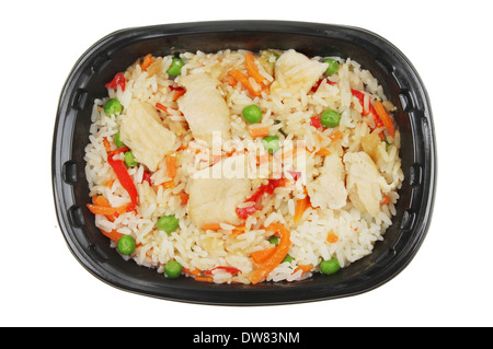 Convenienza cinese pasto di pollo e verdure in un vassoio di plastica isolati contro white Foto Stock