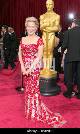 BETTE MIDLER 86TH Annuale ACADEMY AWARDS red carpet LOS ANGELES STATI UNITI D'AMERICA 02 Marzo 2014 Foto Stock