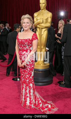 BETTE MIDLER 86TH Annuale ACADEMY AWARDS red carpet LOS ANGELES STATI UNITI D'AMERICA 02 Marzo 2014 Foto Stock