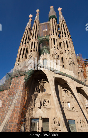 La facciata della Passione della Sagrada Familia di Barcellona. Foto Stock