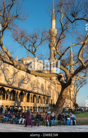 Sud Est esterno del Sultano Ahmet o Moschea Blu, Sultanahmet, Istanbul, Turchia Foto Stock