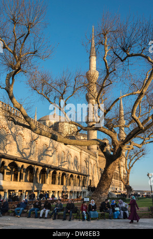 Sud Est esterno del Sultano Ahmet o Moschea Blu, Sultanahmet, Istanbul, Turchia Foto Stock