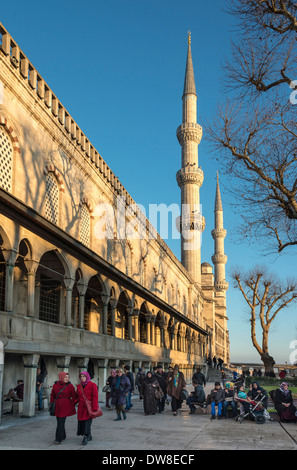 Sud Est esterno del Sultano Ahmet o Moschea Blu, Sultanahmet, Istanbul, Turchia Foto Stock