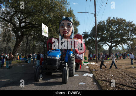 New Orleans, Stati Uniti d'America. 1 Mar 2014. Mardi Gras Krewe di Endimione si prepara ad iniziare il sabato sfilata in Lakeview/mid-city area di staging di New Orleans, in Louisiana, Stati Uniti il 1 marzo, 2014. Credit: JT Blatty/Alamy Live News Foto Stock