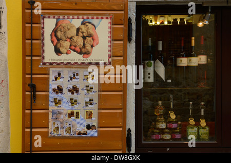 Negozio di gastronomia con specialità di tartufi. Il villaggio di montagna di Montona. Istria. Croazia Foto Stock