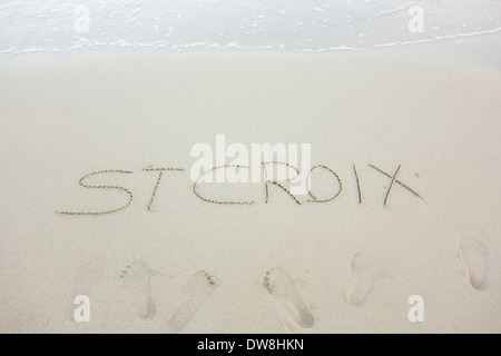 Un messaggio scritto in spiaggia di sabbia sul west end di St. Croix, U. S. Isole Vergini, dicendo 'St. Croix". USVI, U.S.V.I. Foto Stock