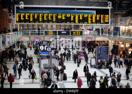 Una vista generale della stazione di Liverpool street a maggio Giorno Mattina a Londra 01 Maggio 2012 Foto Stock