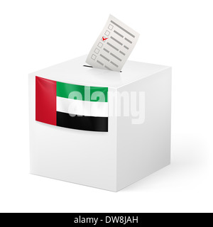 Elezioni negli Emirati Arabi Uniti: urne con carta di voto su sfondo bianco Foto Stock