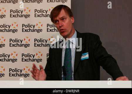 Rt Hon Stephen Timms MP, ministro del governo ombra per l'occupazione si è visto durante le policy Exchange conferenza di Londra centrale 18 aprile 2012, la politica di cambio di hosting è una grande giornata intera conferenza guardando al futuro del mercato del lavoro e welfare e abilità politica nel Regno Unito. Foto Stock