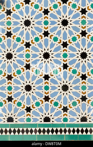 Spagna Andalusia Siviglia piastrelle che decorano patio de las Doncellas all'interno del Real Alcazar. Foto Stock