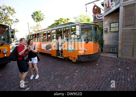 Un Old Town Trolley Tour gruppo, Key West, Florida, Stati Uniti d'America Foto Stock