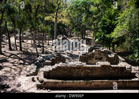 Una zona residenziale di Ruinas de Copán parco archeologico in Honduras Foto Stock