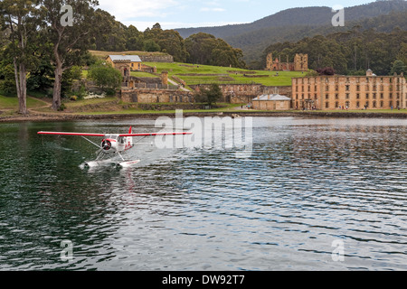 Idrovolante e il penitenziario, vecchio mulino di farina, Port Arthur, Tasmania, Australia Foto Stock