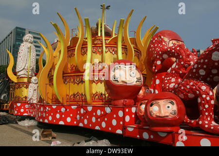 Rio de Janeiro, 3 marzo 2014. Il galleggiante del gres Imperatriz Leopoldinense, a tema Brasiliano ex calciatore Zico, in Rio 2014 Carnevale sfilata delle scuole di samba. Rio de Janeiro, Brasile. Credito: Maria Adelaide Silva/Alamy Live News Foto Stock