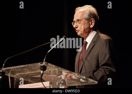 Parigi, Francia. 3 Mar 2014. Parigi nono distretto di partito socialista (PS) sindaco Jacques Bravo parla durante un incontro per la PS candidato per le elezioni municipali a Parigi il nono distretto presso il Teatro La Bruyere a Parigi il 3 marzo 2014. Credito: Michael Bunel/NurPhoto/ZUMAPRESS.com/Alamy Live News Foto Stock